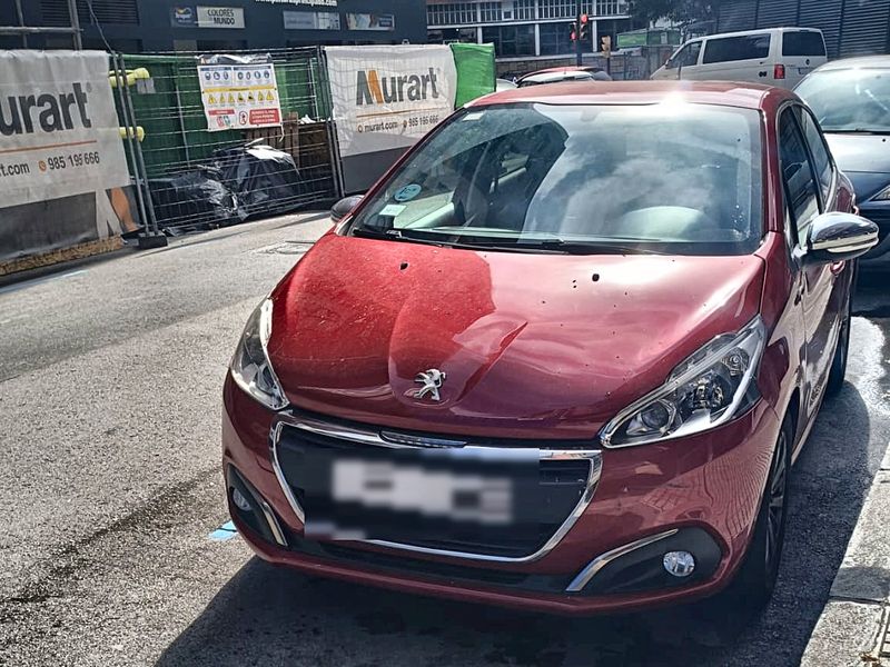 Peugeot 208 Gasolina 85 CV · Manual de 2017 en venta en Asturias — foto 2