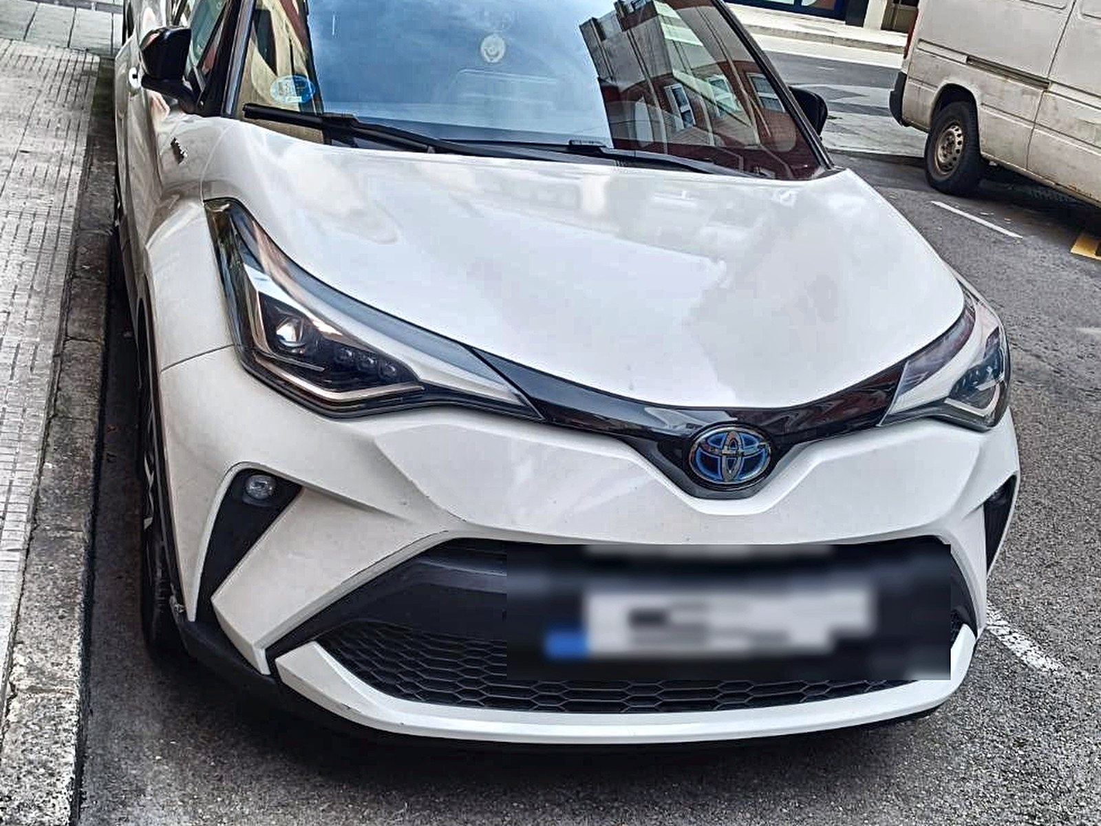 Toyota C-HR Hybrid 122 CV · Automático e-CVT de 2021 en venta en Asturias