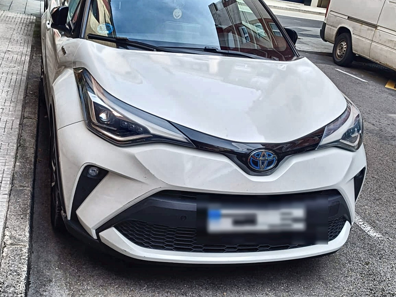 Toyota C-HR Hybrid 122 CV · Automático e-CVT de 2021 en venta en Asturias — foto 2