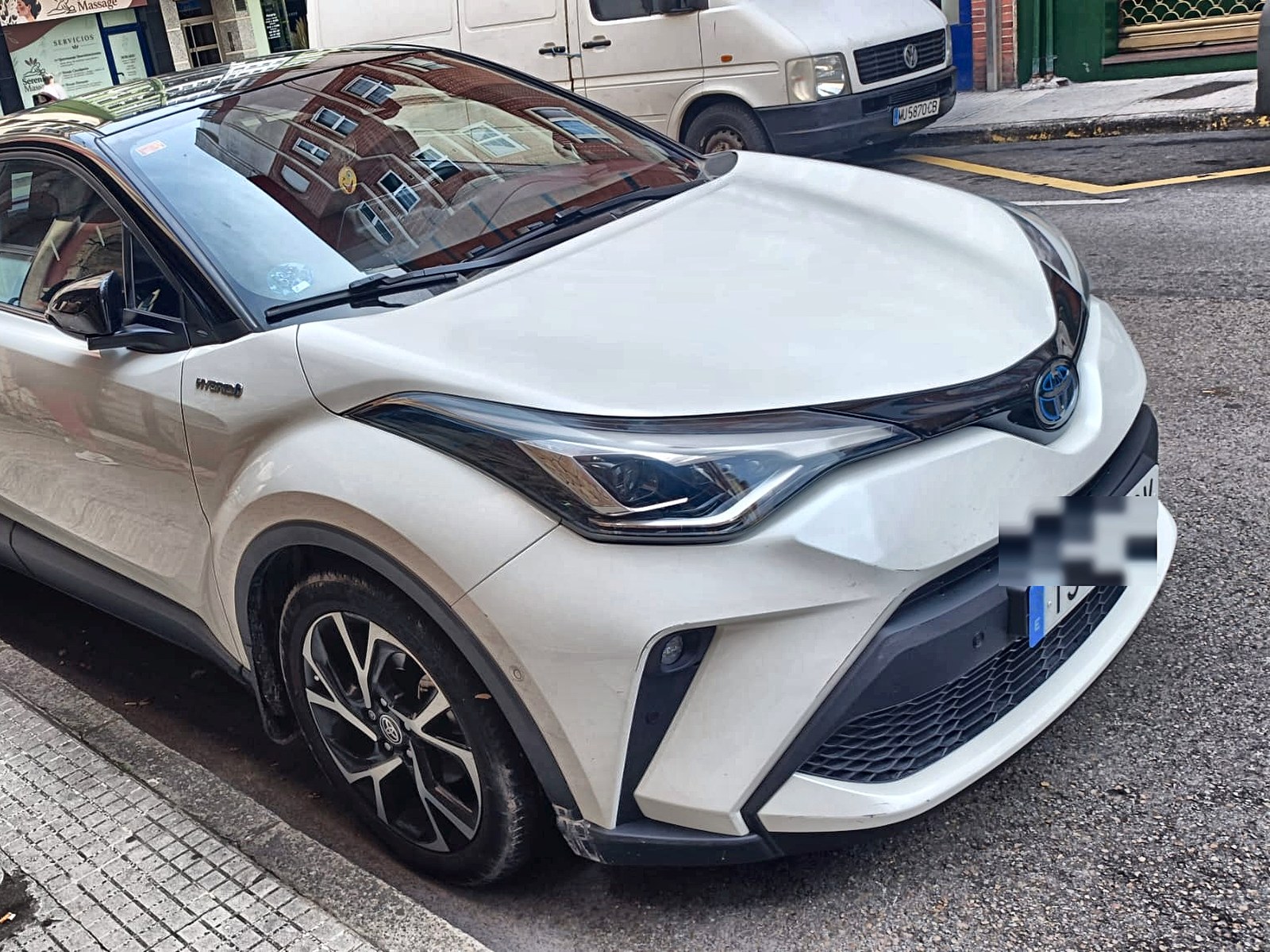 Toyota C-HR Hybrid 122 CV · Automático e-CVT de 2021 en venta en Asturias — foto 3