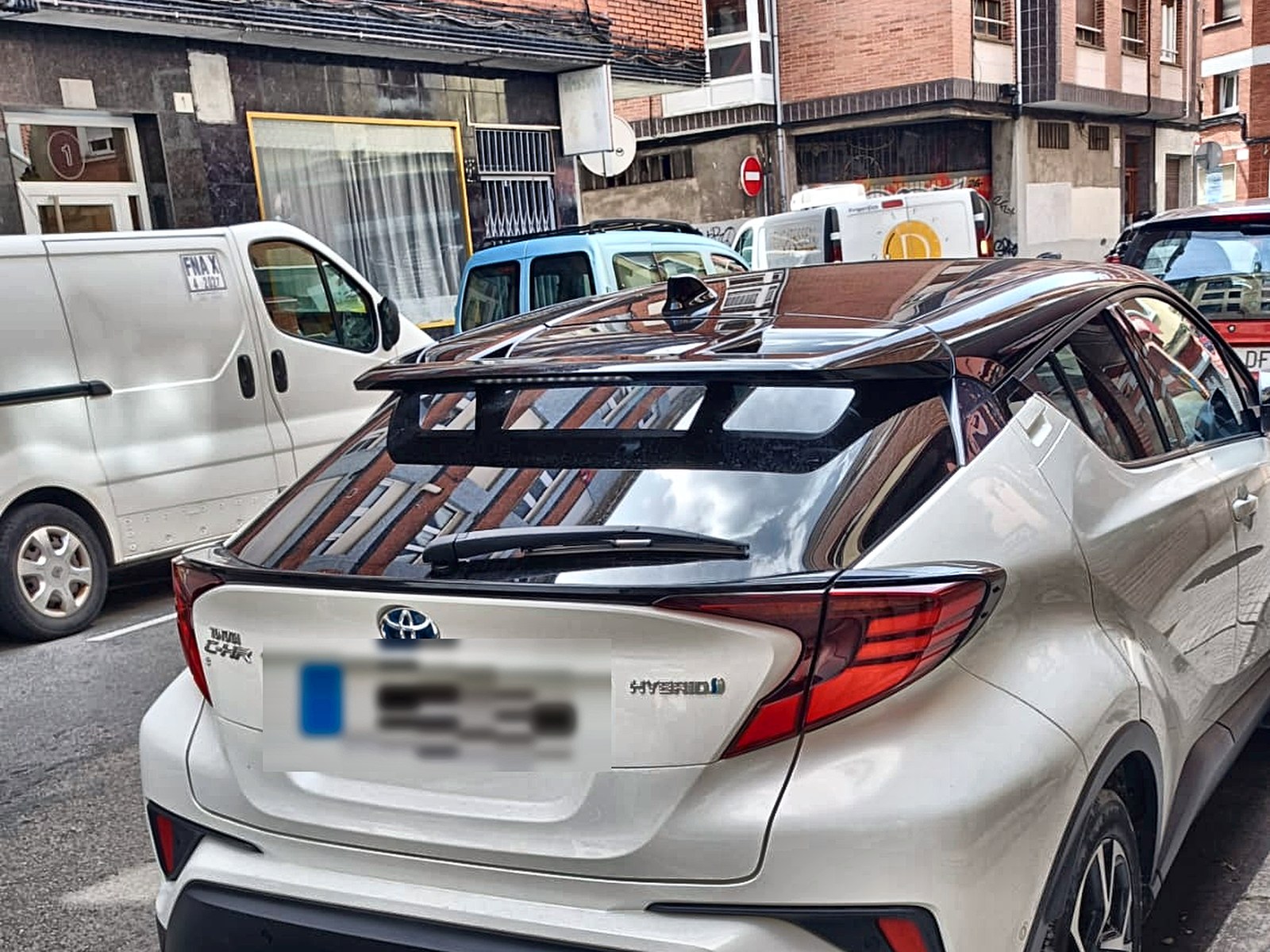 Toyota C-HR Hybrid 122 CV · Automático e-CVT de 2021 en venta en Asturias — foto 4